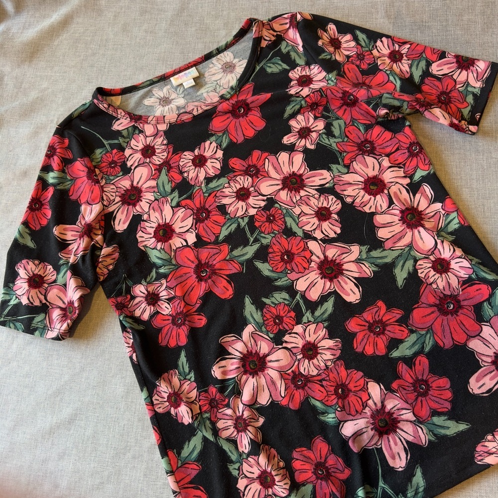 LuLaRoe L Classic T Bold Floral Short Sleeve Top Black Red Pink Cottage Casual